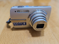 Digitalni fotoaparat Olympus u840 + hitra 2GB M+ kartica + 2x bateriji