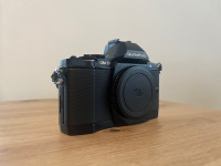 Olympus E-M5 - pokvarjen ekran, a delujoč fotoaparat