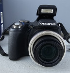 Olympus SP-590UZ digitalni fotoaparat z 26-kratnim zoomom in 12,0 MP D