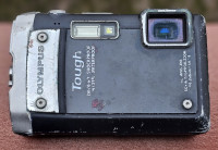 Za rezervne dele Olympus Tough TG-810 POPLAVLJEN- ZALIT