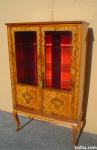 MANJŠA BAROČNA VITRINA INTARZIJE, ATRAKTIVNA STARINSKA OMARA