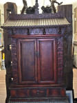 Starodavni kitajski oltar. Višina cca 140 cm.