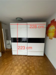 Omara (228 x 67 x 223 cm)
