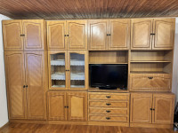 Prodam stensko regalno omaro