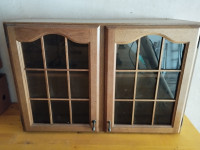 Prodam stensko vitrino, dobro ohranjena