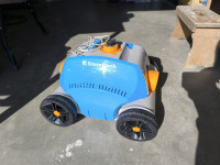 Robotski sesalnik za bazen