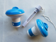 TERMOMETER VODE+2x PLAVAJOČI DOZATOR ZA KLOROVE TABLETE