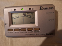 Kitarski UGLAŠEVALEC IBANEZ GU20 z vhodom za mikrofon in izhodom