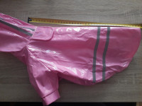 Dežni plašč roza barve