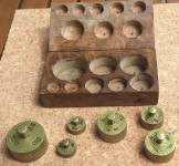 Stare železne in medeninaste uteži