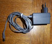 Prodam polnilec Panasonic PQLV200CE original.