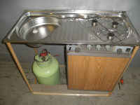 PLINSKI ŠTEDILNIKIN - KOMBINIRANI HLADILNIK 12V, 220V, PLIN