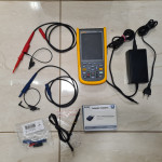 Fluke 123B/EU ročni osciloskop 20 MHz 2-kanalni 4 kSa/s fun +Bluetooth