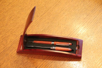 Set v leseni darilni embalaži