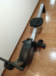 Fitnes naprava za veslanje