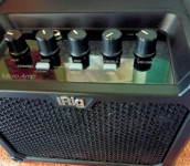 baterijski ojačevalec za kitaro Microamp iRig 15w usb