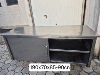 Inox pult z drsnimi vrati