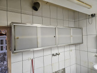 Inox viseče omarice z drsnimi plesksi vrati (omarce) viseča omarca