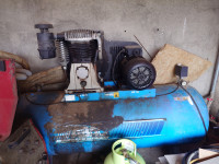 Industrijski kompresor ABAC 500L 7,4 kW (trifazni) – delujoč