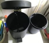 Koš za odpadke z dodanim vedrom