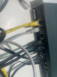 D-Link DFL800 požarni zid + 6x kabli, orig. napajalnik, HUDA CENA!