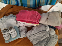 Oblačila za novorojenčka+podarim zraven previjalno podlogo