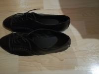 črni nizki čevlji z vezalkami št. 40 - NOVI