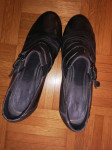 sivi čevlji št. 39