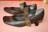 Ženski čevlji št.36, usnje
