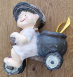 Okrasna vrtna figura - deklica na kolesu za rožo