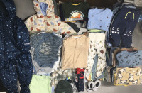 Otroška oblačila za fantka št. 80 (od 9 do 12 mesecev) 144 komadov