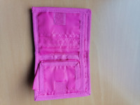 Otroška denarnica za deklice v pinky barvi z motivi lepih deklic