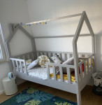 Otroška lesena posteljica hiška Montessori