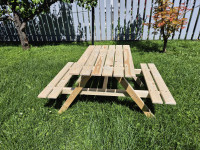 Otroška miza lesena z klopjo