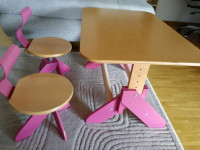 Otroška mizica + 2 stola