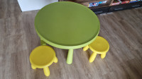 Otroška mizica in stola