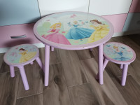 otroška lesena mizica in stolčka