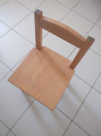 Otroški lesen stolček