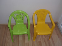 Otroški plastični stolček