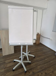 Flipchart na kolesih + Magnetna tabla piši-briši + Stojalo za kataloge