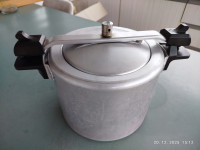 Ekonom lonec 6L francoski, novo tesnilo, malo rabljen, ni za indukcijo