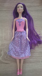 Barbie z dolgimi lasmi