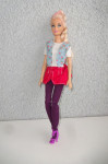 Barbika Mattel 2010, pregibna v kolenih