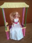 Punčka Barbie na prestolu