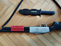 plastična pištola in nož za otroka