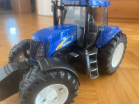 New Holland igralni traktor Bruder