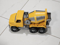 Otroški tovornjak mešalec betona
