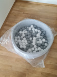 Penasti bazen z 200 žogicami