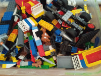 Polna škatla lego kock manjših