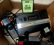 ATARI 2600 JR + oprema in multicart z 32 igrami
